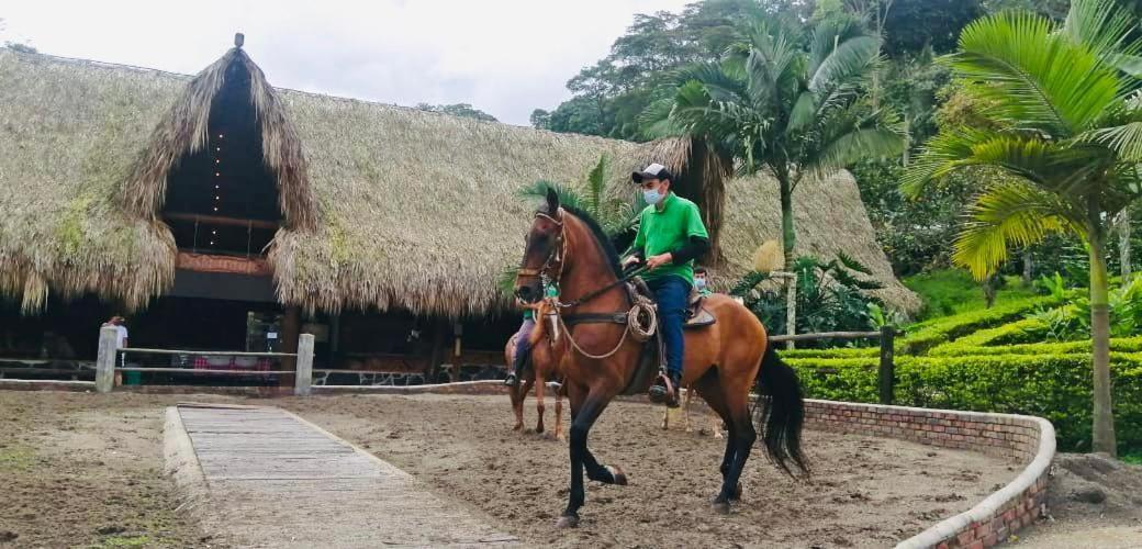 ホテル Rancho Ecoturistico El Faro ラ・メサ エクステリア 写真